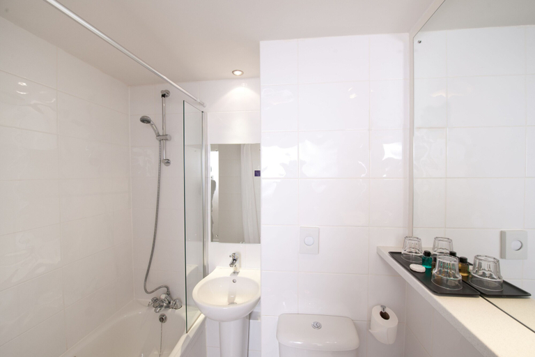 Bathroom 5, Leonardo Inn Glasgow West End, Glasgow