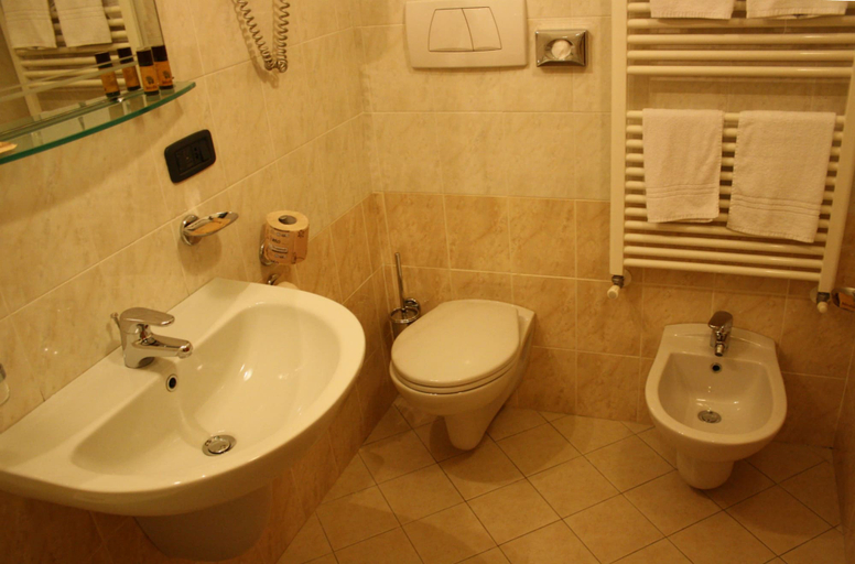 Bathroom 5, Hotel Majestic, Milano