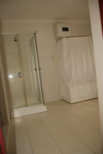 Bathroom 2, Kings Court Apartment, AbujaMun