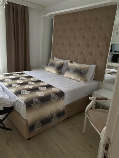 Bedroom 5, Kispet Deluxe Hotel, Oberhausen