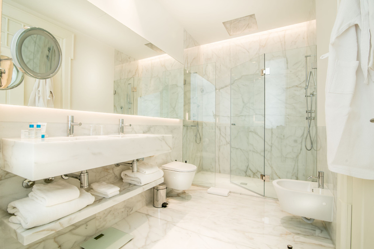 Bathroom 4, Hotel da Baixa, Lisbon