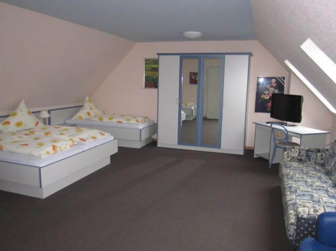 Bedroom 3, Hotel Am Deich, Aurich