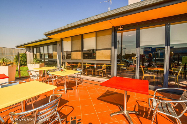 Food & Drinks 5, Meninya Palms Moama, Murray