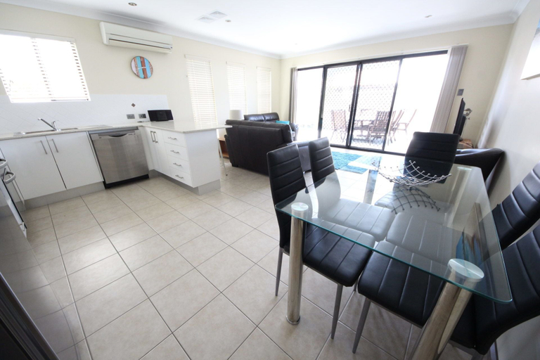 Others 5, La Bella Vita at South West Rocks, Kempsey