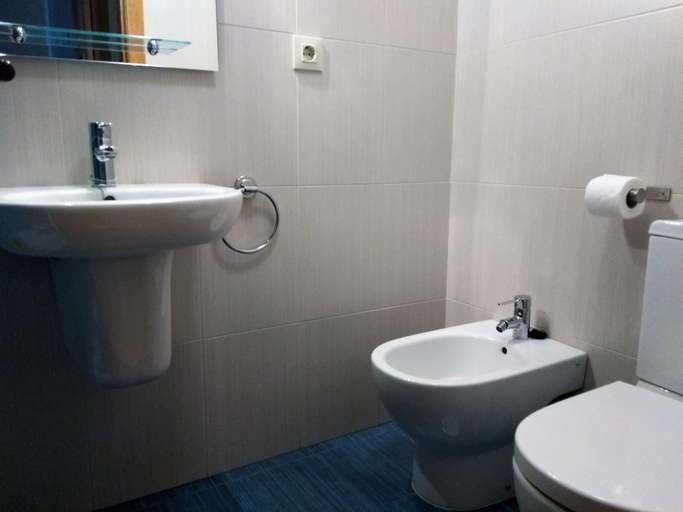 Bathroom 3, Apartamentos Playa Catedrales 3000, Lugo