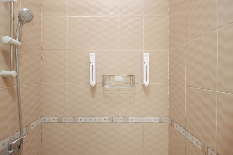 Bathroom 3, RedDoorz @ Permata Sari Karawaci, Tangerang