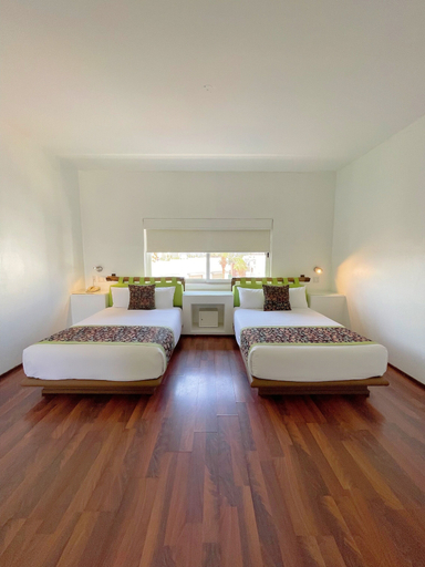 Bedroom 2, Seven Crown Express & Suites by Kavia, La Paz