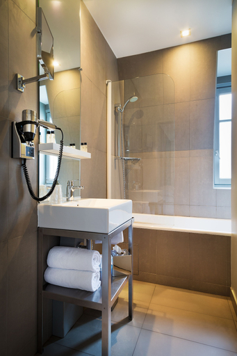 Bathroom 4, Hotel Arc de Triomphe Etoile, Paris