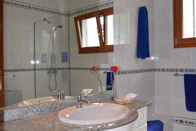 Bathroom 5, Villas Don Rafael, Las Palmas