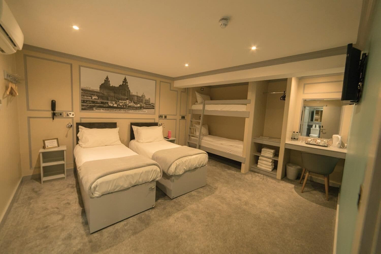 Bedroom 3, Central Station Hotel Liverpool, Sefton