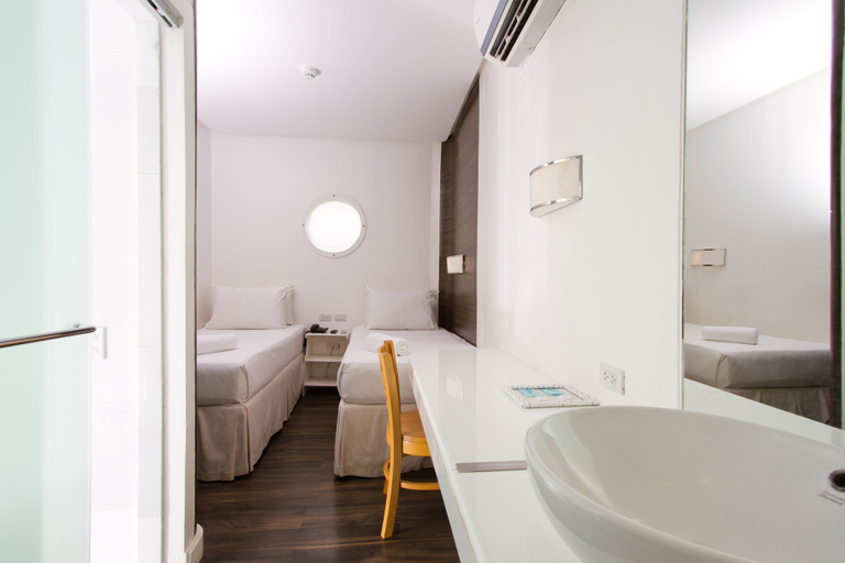 Bathroom 3, Ellis Ecotel, Legazpi City
