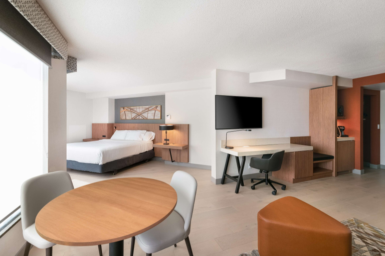 Bedroom 4, Hilton Garden Inn Toronto Airport, Peel