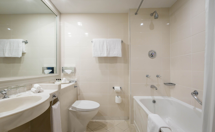 Bathroom 5, Castletroy Park Hotel