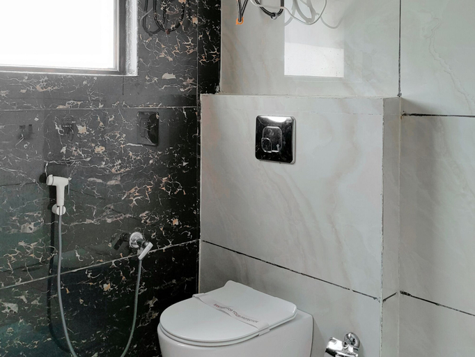 Bathroom 4, Golden Rock - AM Hotel Kollection, Kangra