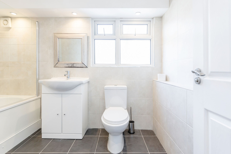 Bathroom 3, Westland House Guest house, Hertfordshire