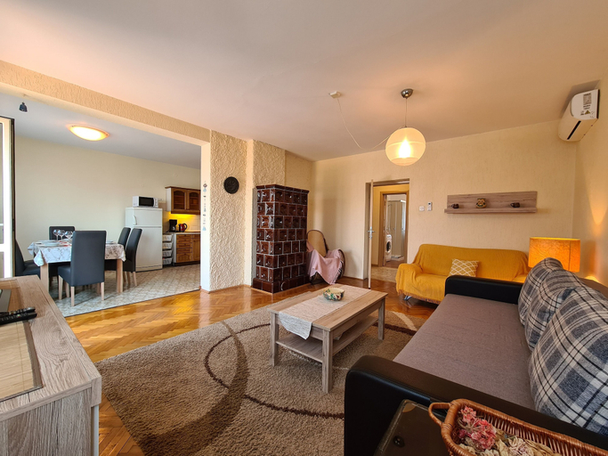 Others 5, Apartment 743, Medulin