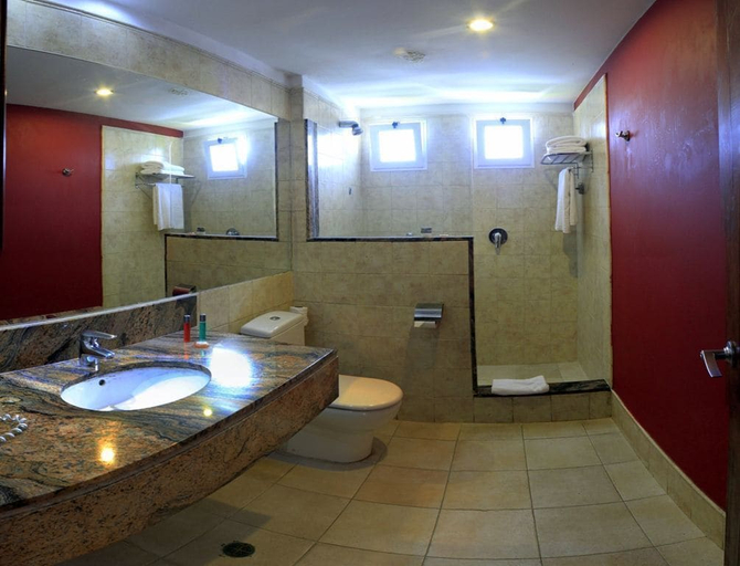 Bathroom 5, Hesperia Playa el Agua Todo Incluido, Antolín del Campo