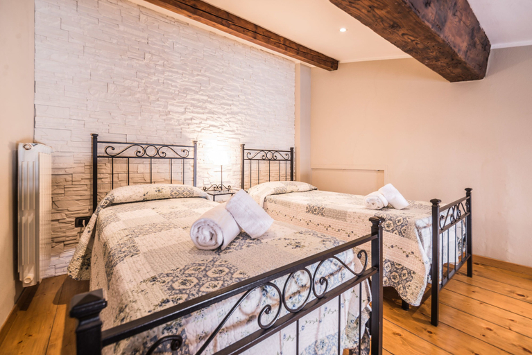 Others 3, A Few Steps to The Duomo Upscale 2BD Apt, Florence