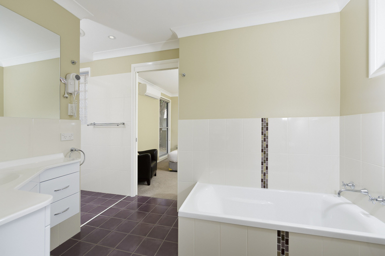 Bathroom 4, Ingenia Holidays Hunter Valley, Cessnock