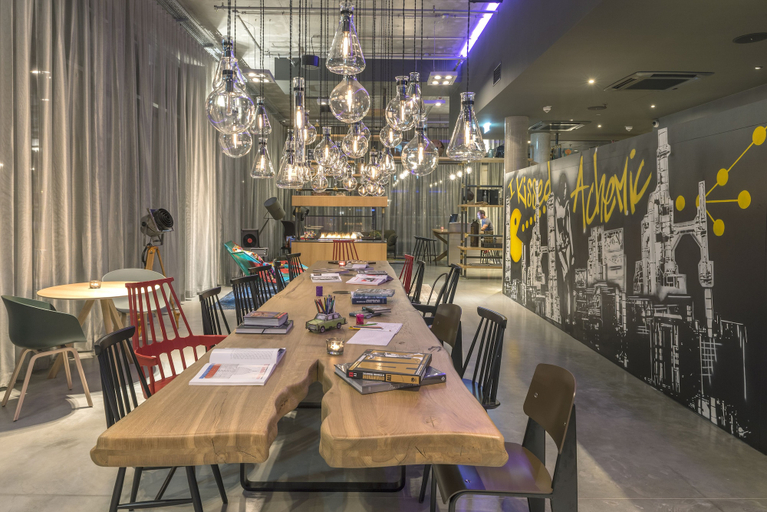 Food & Drinks 5, Moxy Edinburgh Airport, Edinburgh