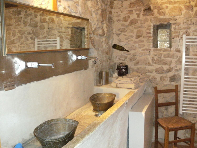 Bathroom 5, Domaine Chanoine Rambert, Gard