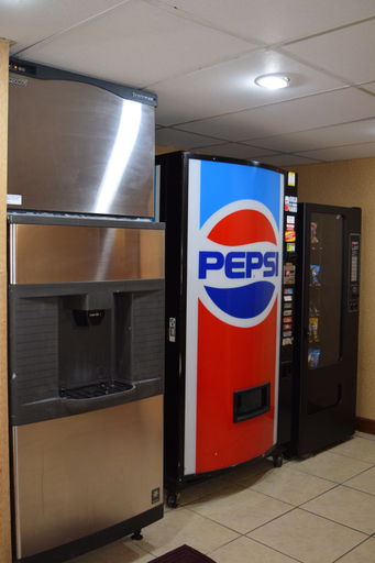 Food & Drinks 5, Super 8 by Wyndham Homewood Birmingham Area, Jefferson