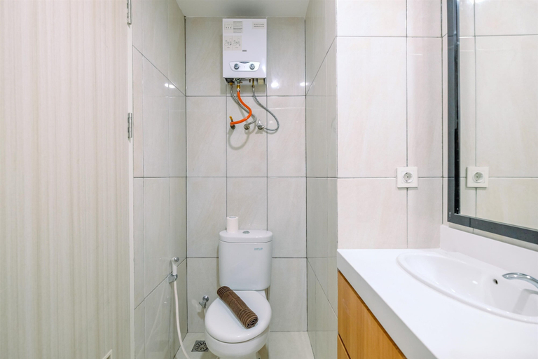Bathroom 4, Comfy and Simply Studio Room at Grand Kamala Lagoon Apartment, Bekasi