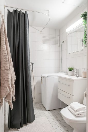 Bathroom, Cozy 1BR Home next to All Restaurants, Pirkanmaa