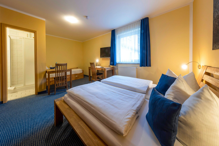 Bedroom 4, Land-gut-Hotel Hermann, Rostock