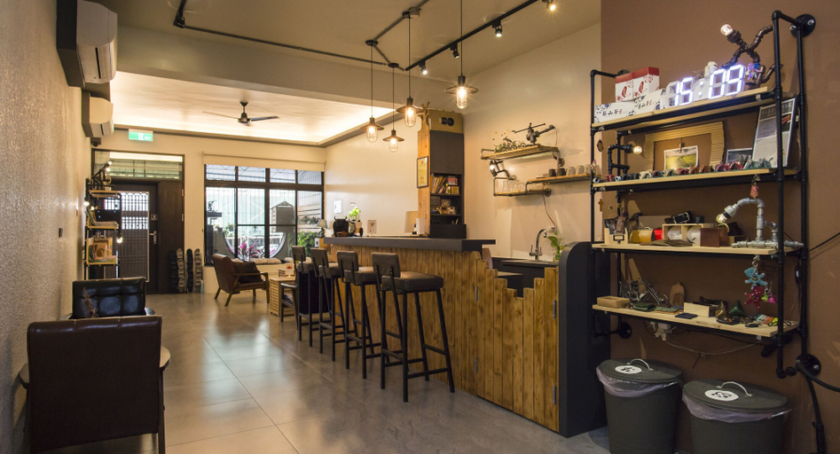 Food & Drinks 5, Iron St. House, Tainan