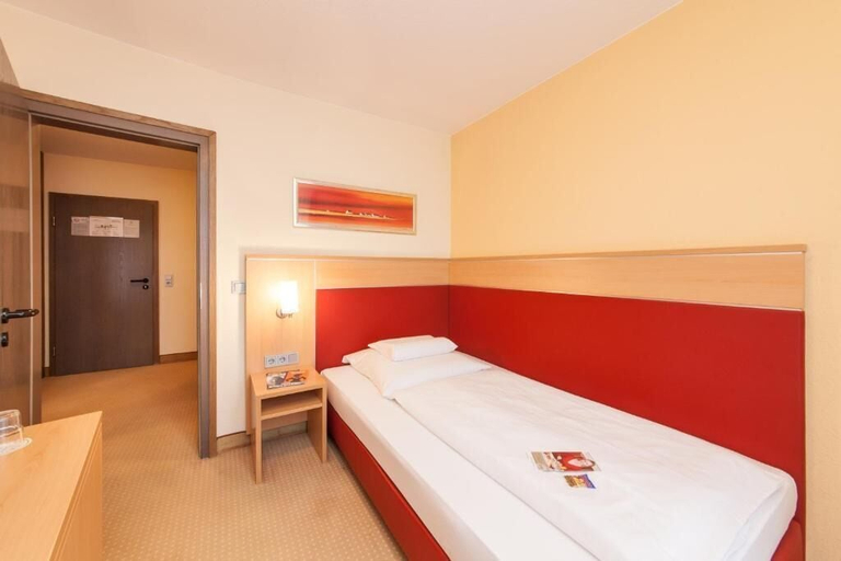 Bedroom 3, Hotel Offenbacher Hof, Offenbach am Main
