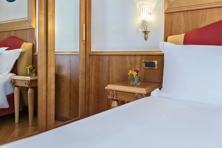 Bedroom 3, Renaissance Naples Hotel Mediterraneo, Napoli