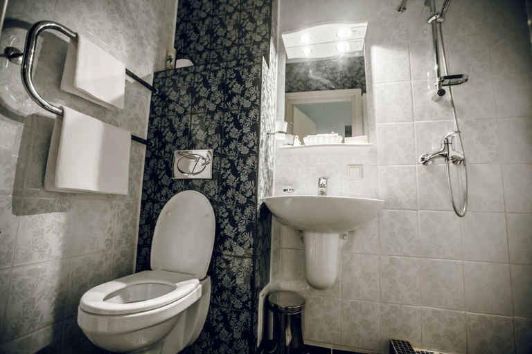 Bathroom 3, Hotel New Fortress, Achinskiy rayon
