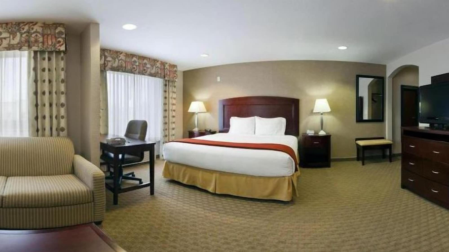 Bedroom 3, Holiday Inn Express & Suites COLLEGE STATION by IHG, Brazos