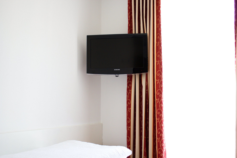 Bedroom 3, Hotel Weisses Kreuz, Interlaken