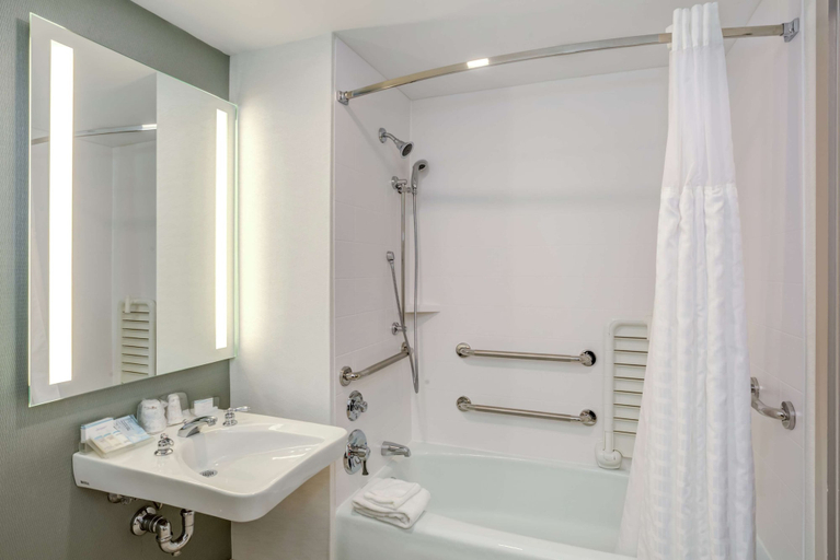 Bathroom 4, Hilton Garden Inn Boston/Waltham, Middlesex