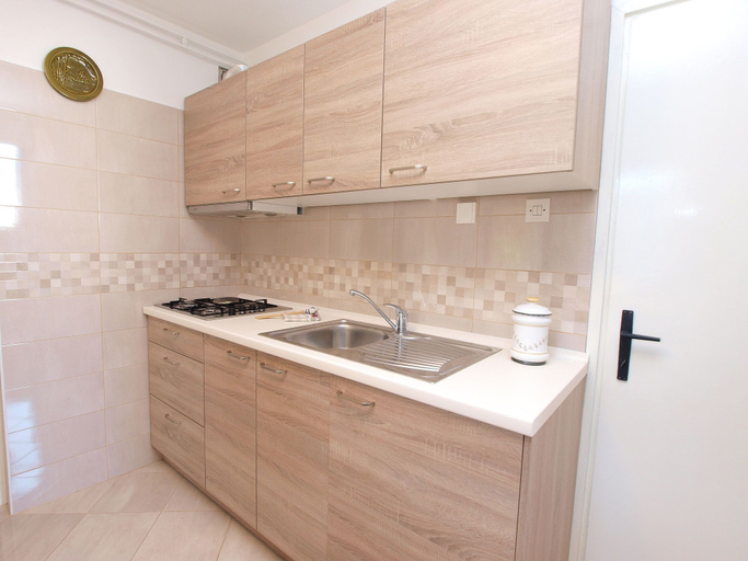 Others 5, Apartment 154, Labin