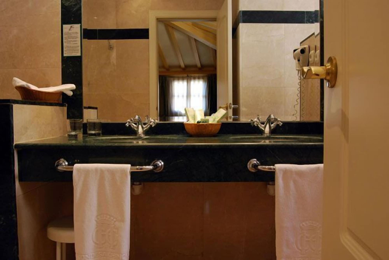 Bathroom 4, Hotel Condesa de Chinchón, Madrid