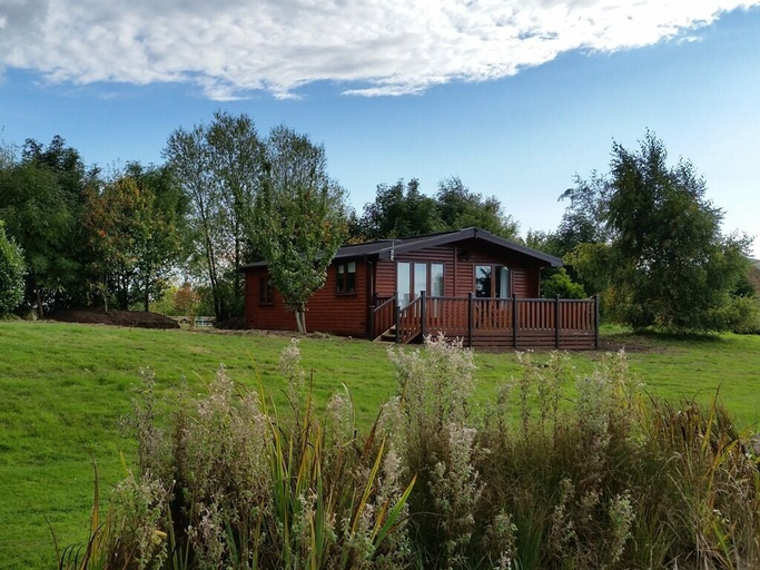 Exterior & Views 5, The Log Cabin Glebe Farm, Lincolnshire