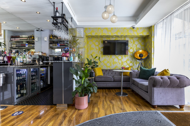Food & Drinks 5, Hotel Shepherds Bush London, London