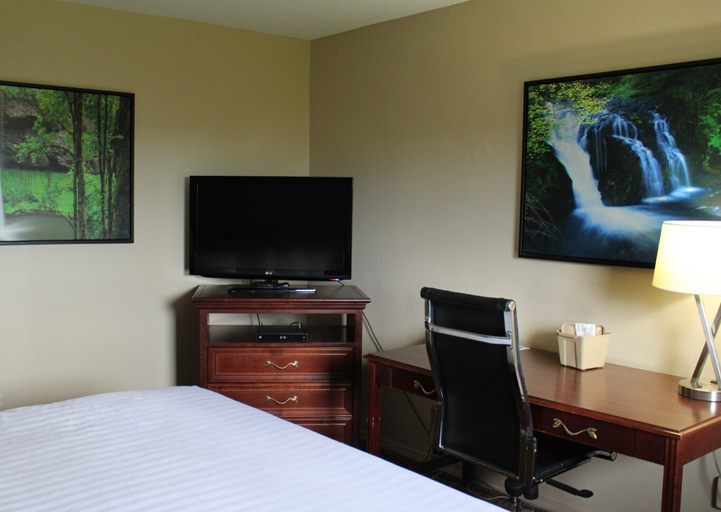 Bedroom 4, Ramada by Wyndham Campbell River, Comox-Strathcona