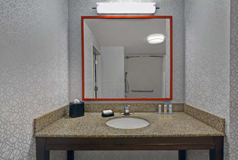 Bathroom 4, Hampton Inn Bath (Brunswick Area), Sagadahoc