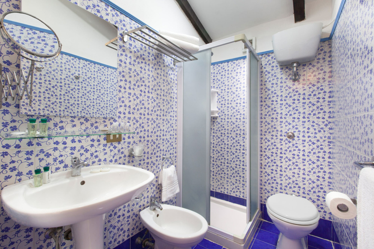 Bathroom 5, Relais il Frantoio - Apartments, Napoli