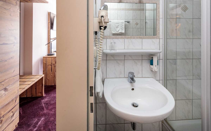 Bathroom 4, Hotel Gasthof Pockinger Hof, Passau