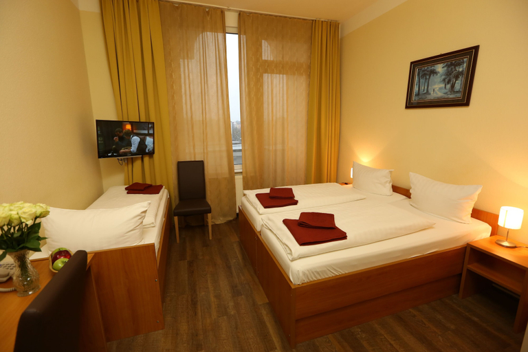 Bedroom 4, Hotel AI Königshof, Berlin