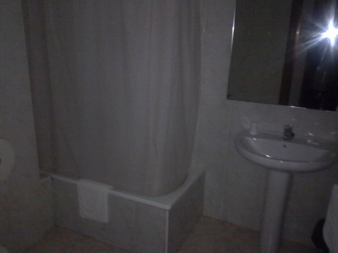 Bathroom 3, Hotel Arcojalon, Soria
