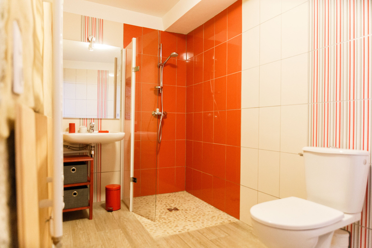 Bathroom 5, Les Terrasses de Bessou, Lot-et-Garonne