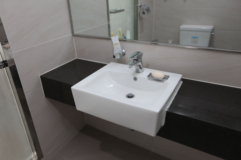 Bathroom 4, Incheon Airtel, Jung