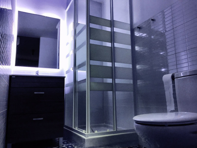 Bathroom 5, Hostal Ciempozuelos, Madrid