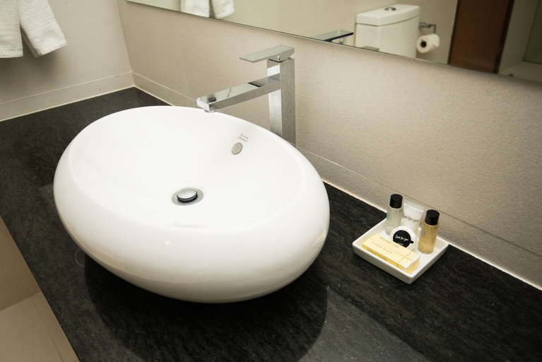 Bathroom 4, Rimbun Suites & Residences, Bandar Seri Begawan